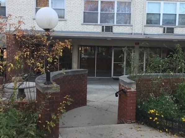 6040 N Troy St APT 103, Chicago, IL 60659