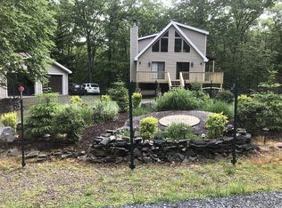 100 Horseshoe Ct, Lackawaxen, PA 18435