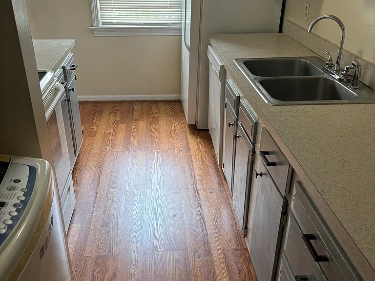935 Delaware Ave — Photo 7