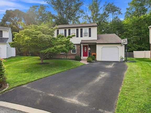 2nd image of 7 Cheswyck Cir