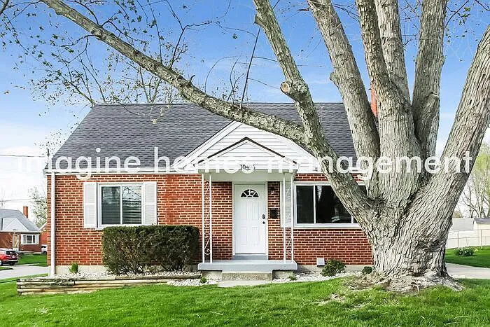 3 bed, 1.0 bath, 1167 sqft, $2,075 — Photo 1