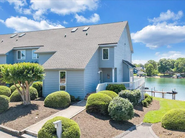 266 Blarney Stone Ct, Huddleston, VA 24104
