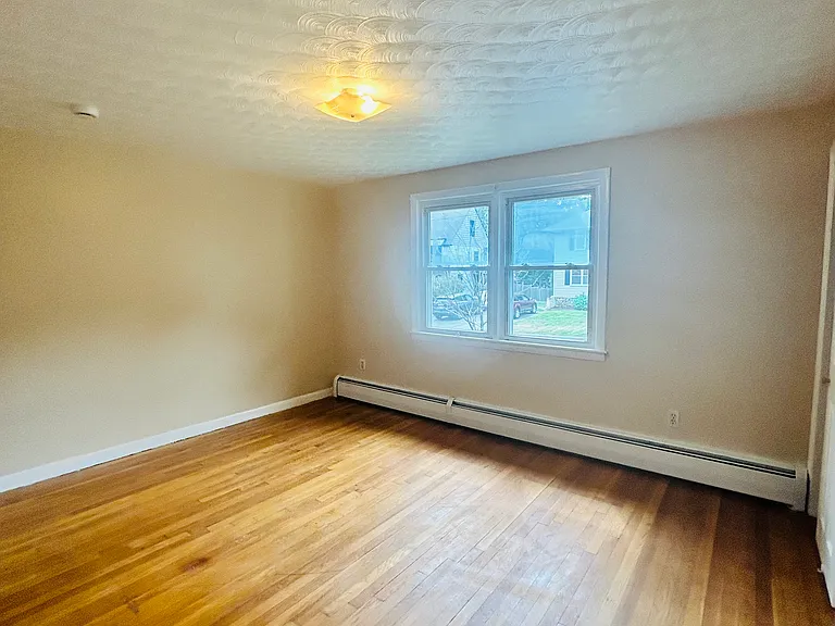 87 Moore Ave — Photo 6