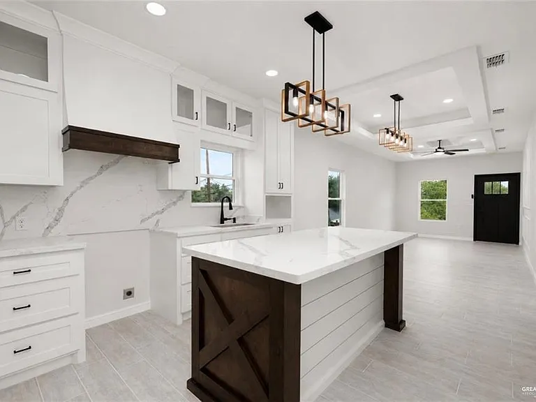 352 Elias Lopez St — Photo 6