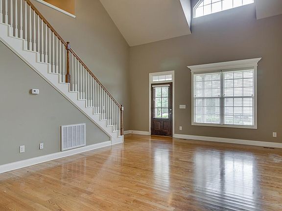 4th image of 322 Sea Biscuit Dr