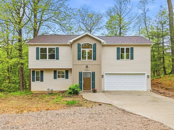 215 Forest Dr, Bedford, OH 44146