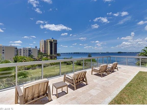 3rd image of 3000 Oasis Grand Blvd #Lph7