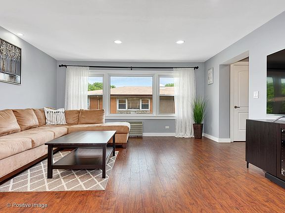 3rd image of 4101 N Keeler Ave APT 3A