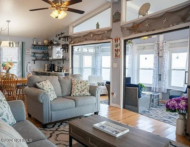 414 Driftwood Dr — Photo 8