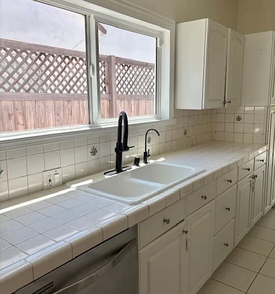 459 S Holt Ave — Photo 29