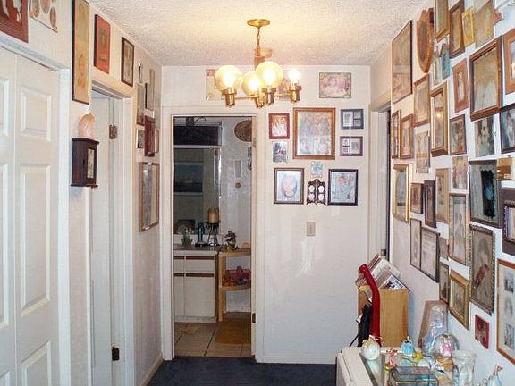 4th image of 20 E Diamond Dr
