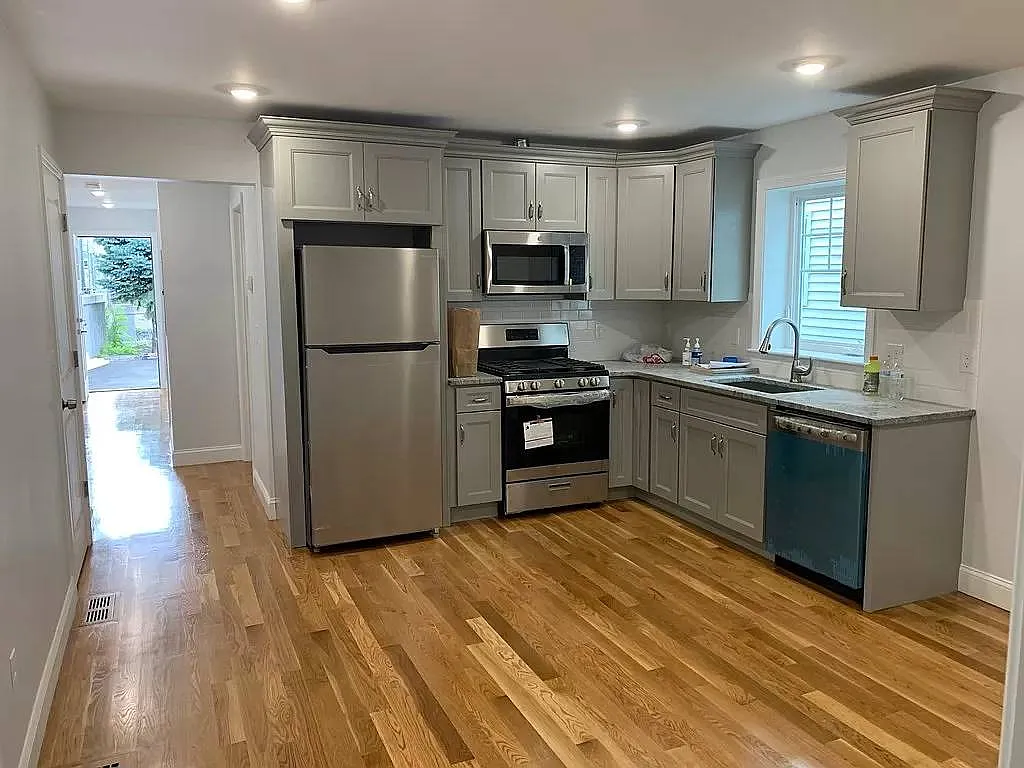 2 bed, 850 sqft, $3,000 — Photo 1