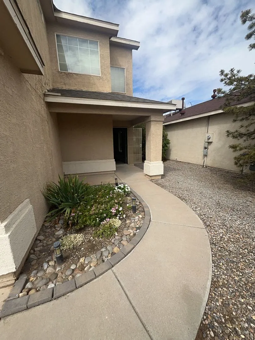 3 Bedroom, 2.5 Bathroom Home! Schedule a Showing! — Photo 1