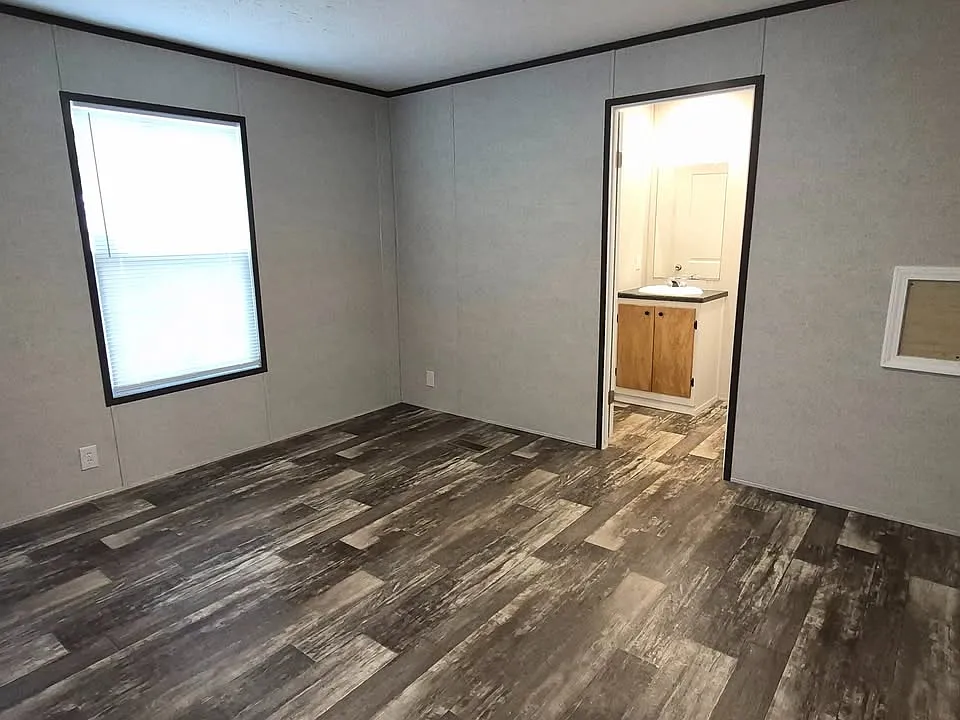 3 bed, $1,210 — Photo 4