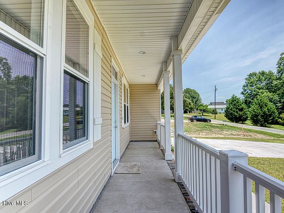 4th image of 120 Crabshell Ln