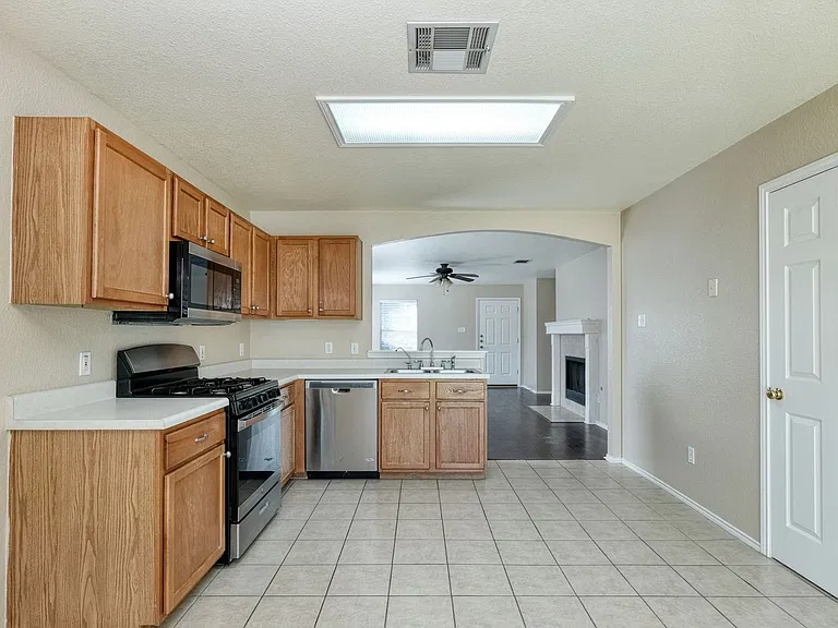 124 Hunter Rex Way — Photo 5