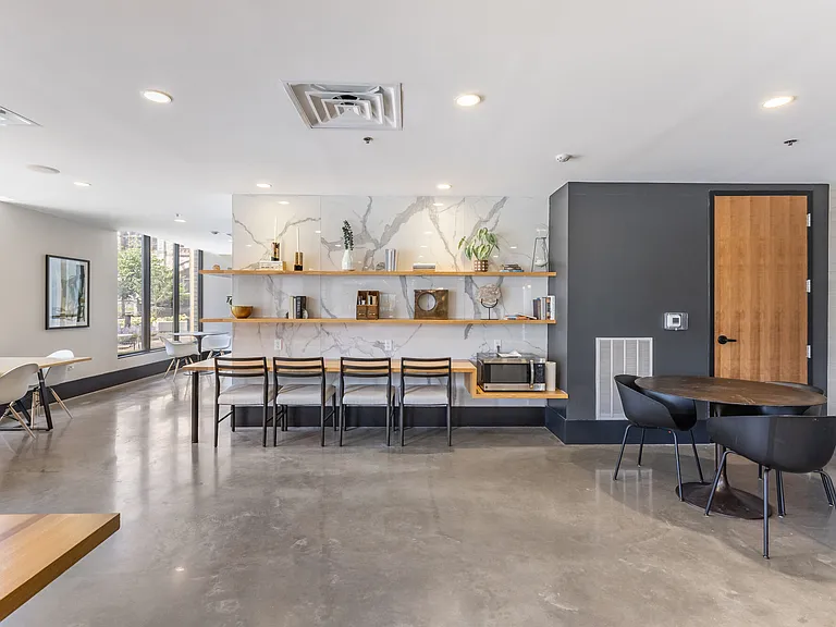 Post House — Photo 15