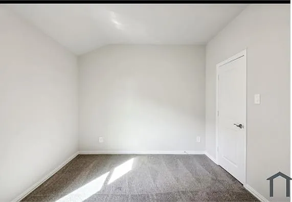 807 Easthill Dr — Photo 20