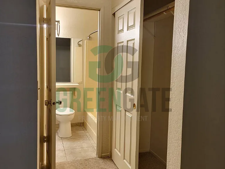 2428 Woodvale Dr — Photo 23
