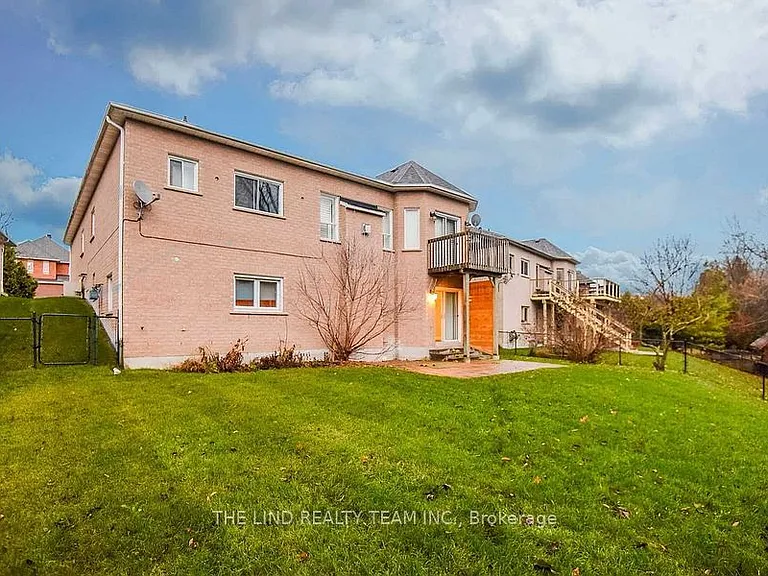 238 Deerglen Ter — Photo 17