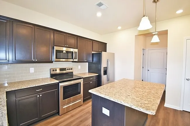 309 Petunia Dr — Photo 6