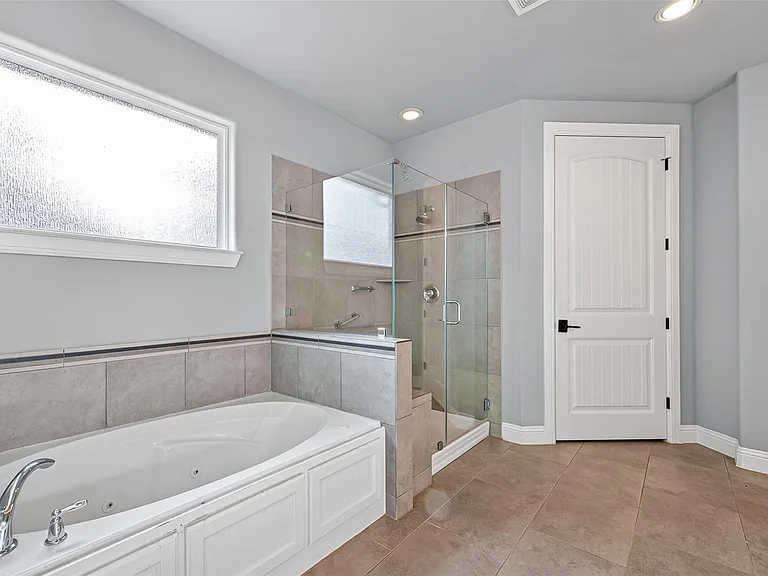 4727 Lake Village Dr — Photo 18