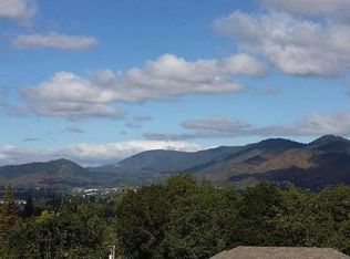 2306 Robertson Crst, Grants Pass, OR 97527