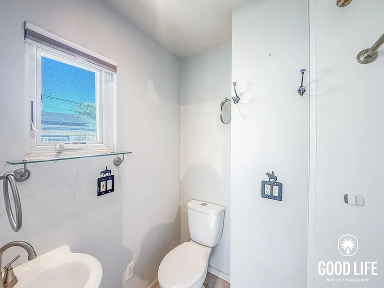 623 E St — Photo 7