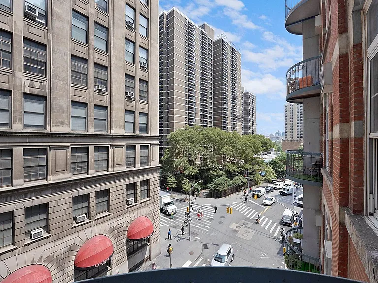 88 Fulton St #318 — Photo 4