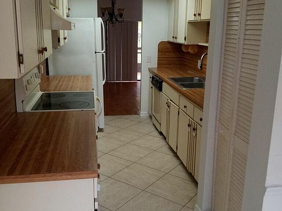 5th image of 1910 Cashew Courtway