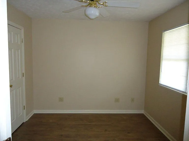 609 Hillbrook Dr — Photo 5