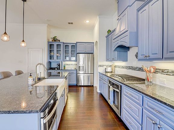 4th image of 317 Parkview Dr #1