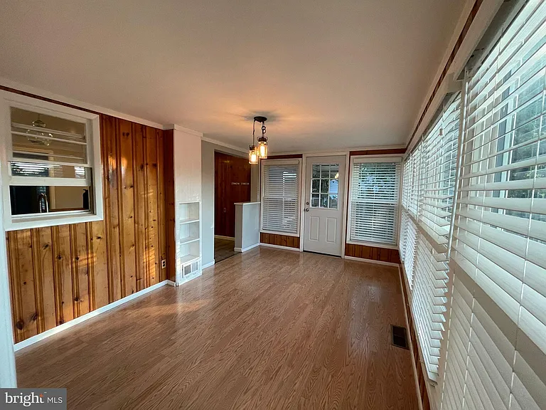 895 Lower Ferry Rd — Photo 13