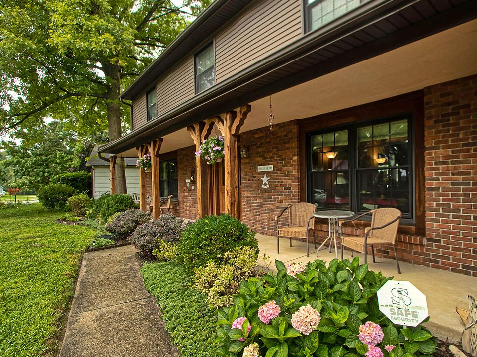 1st image of 301 Crosslake Ct