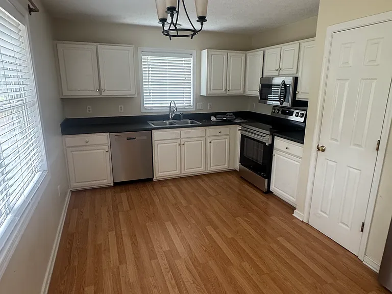 8907 Midway Rd — Photo 3