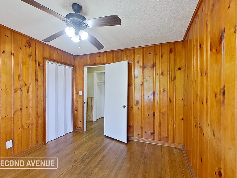 2328 3rd St NE — Photo 10