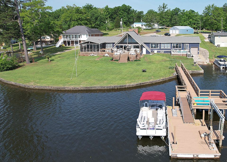 1st image of 172 Lakeshore Dr