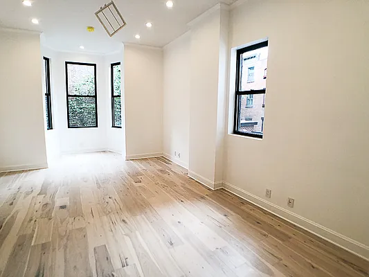 Rented by Francine Realty | media 6