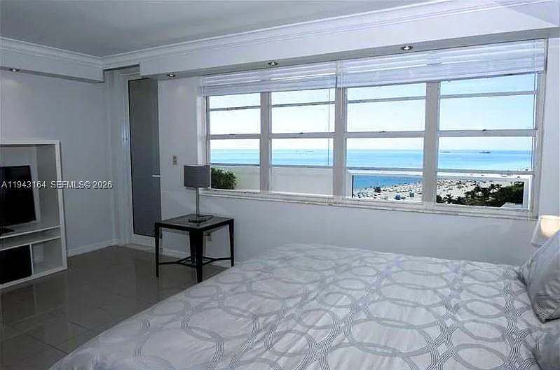 Decoplage Condo — Photo 1