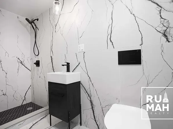 107 Waverly Avenue image 12 of 14