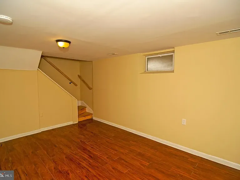 214 N Bradford St — Photo 17