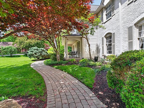 5th image of 60 Wildwood Dr