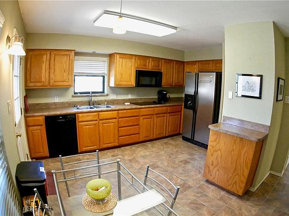 5th image of 3001 Shady Knoll Ln