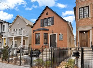 1941 W Nelson St, Chicago, IL 60657