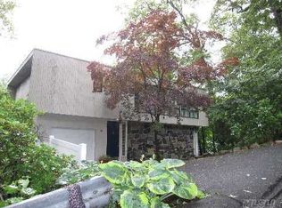 19 Fairway Pl, Cold Spring Harbor, NY 11724