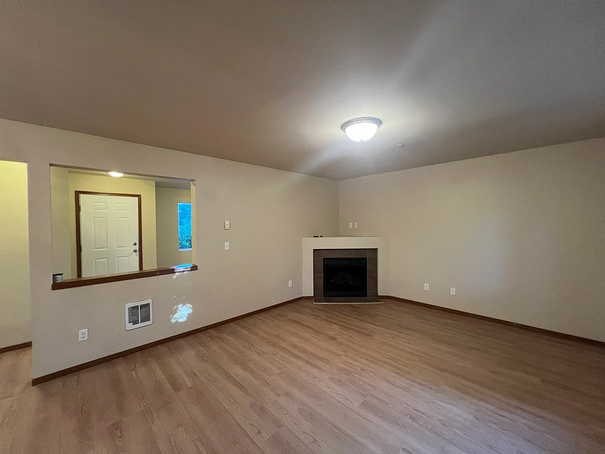 4 bed, 2.5 bath, 2068 sqft, $3,540 — Photo 2