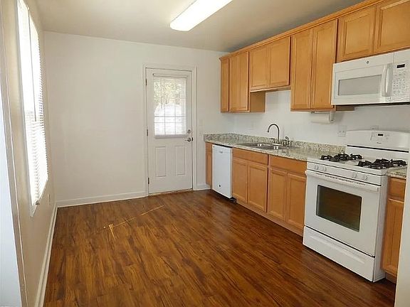 5th image of 908 Bounds Ave