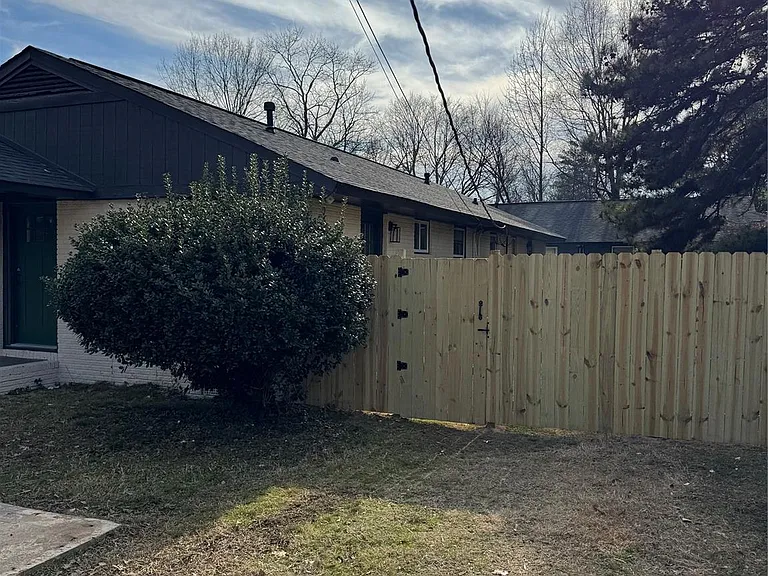 1320 Anderson St — Photo 13