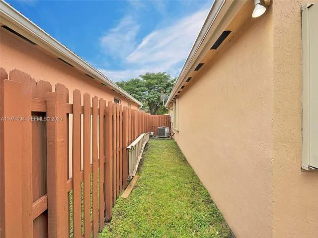 Building Photo - 9437 SW 183rd Ter