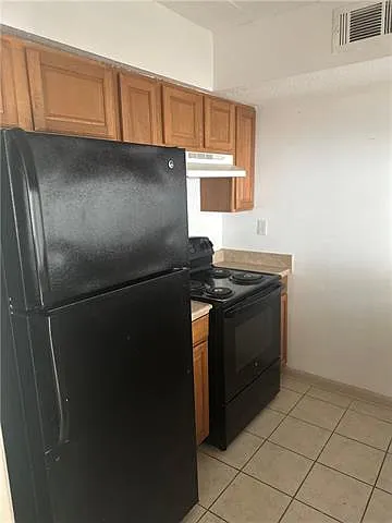 3 bed, 1.5 bath, 1200 sqft, $1,850 — Photo 2